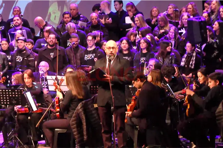 "Pinceladas de Rock" recreó clásicos nacionales en espectáculo coral y sinfónico: videos