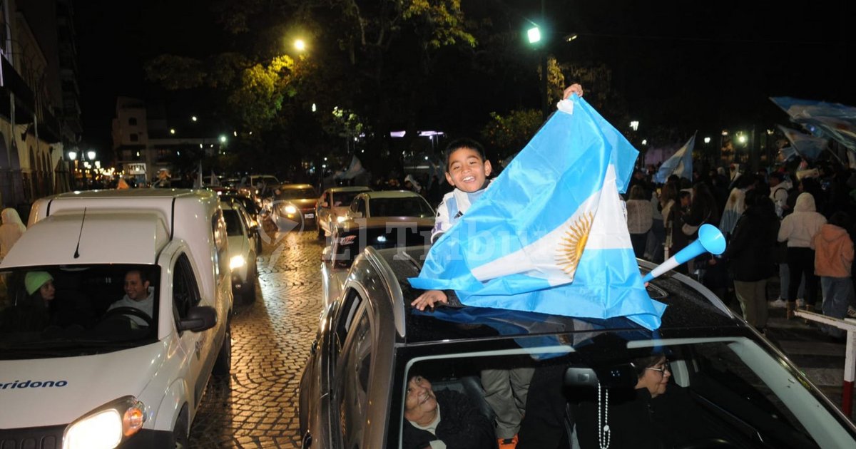 Los salteños desafiaron el frío y salieron a festejar el triunfo de Argentina ante Cabo Verde por el Mundial 2026