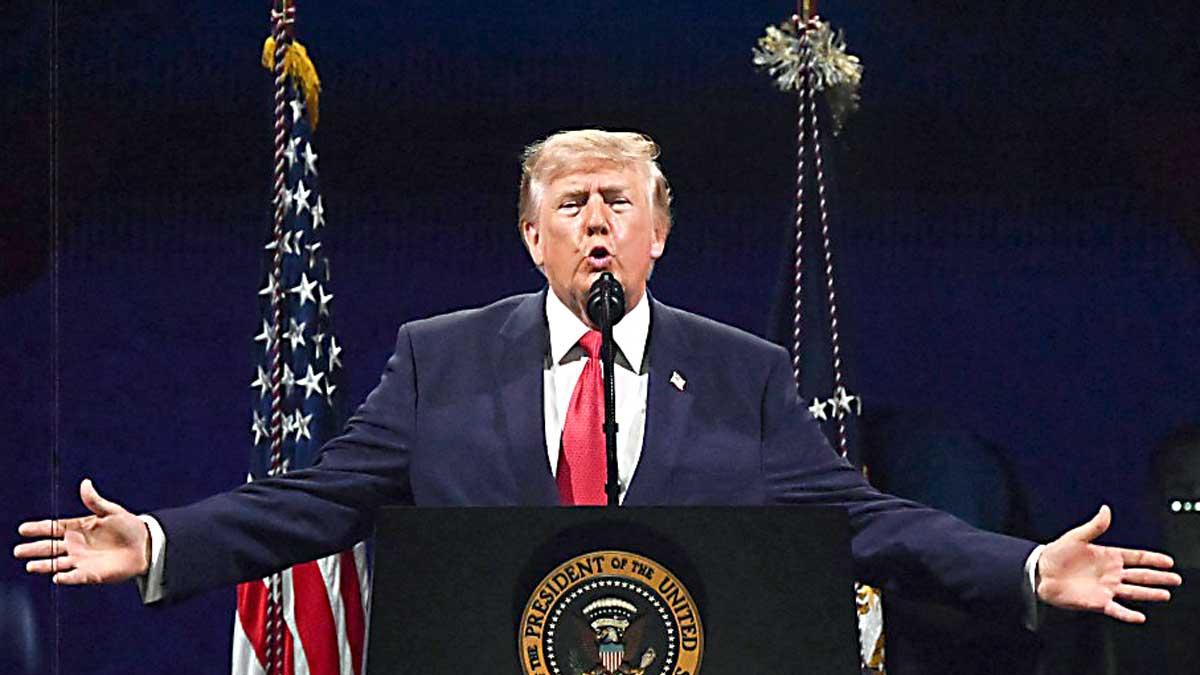 Trump celebra 250 años de la independencia EU y arremete contra los comunistas