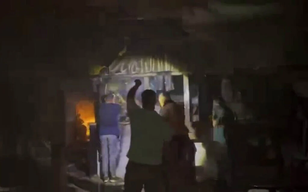 Settlers reportedly rob Palestinian restaurant near Nablus, set it ablaze