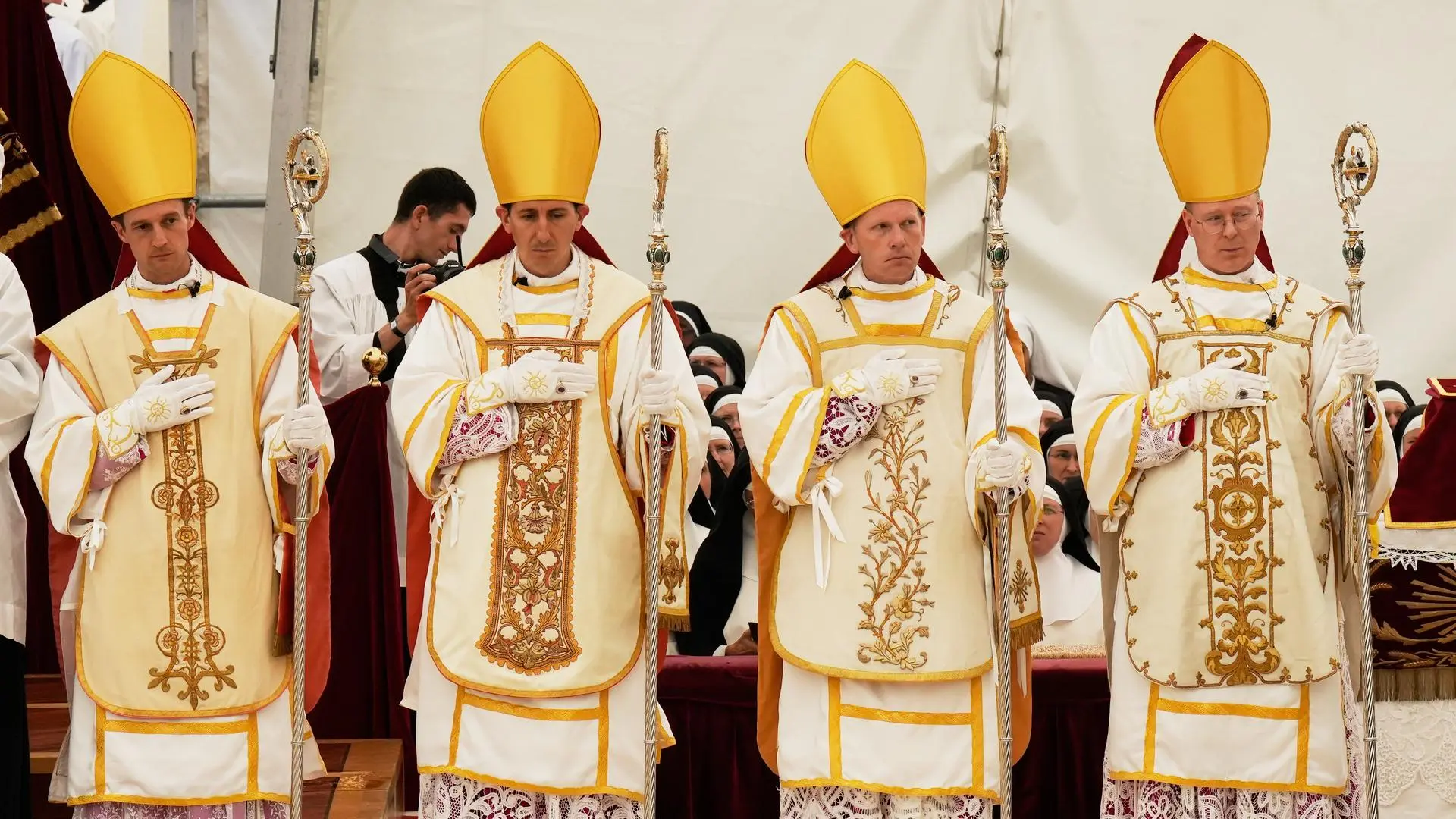 El Vaticano confirma la excomunión de los consagrantes y nuevos obispos lefebvrianos