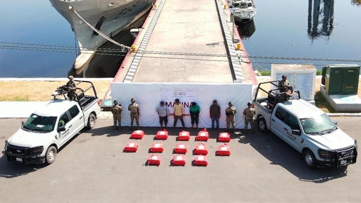 Semar asegura más de una tonelada de cocaína frente a costas de Chiapas