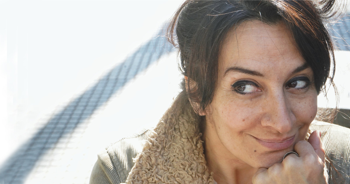 Anita Martínez a los 51 se va de viaje de egresados por primera vez: cómo es la vida de la actriz que la rompe como Tita Merello, se levanta a las 4 y media y cultiva su huerta