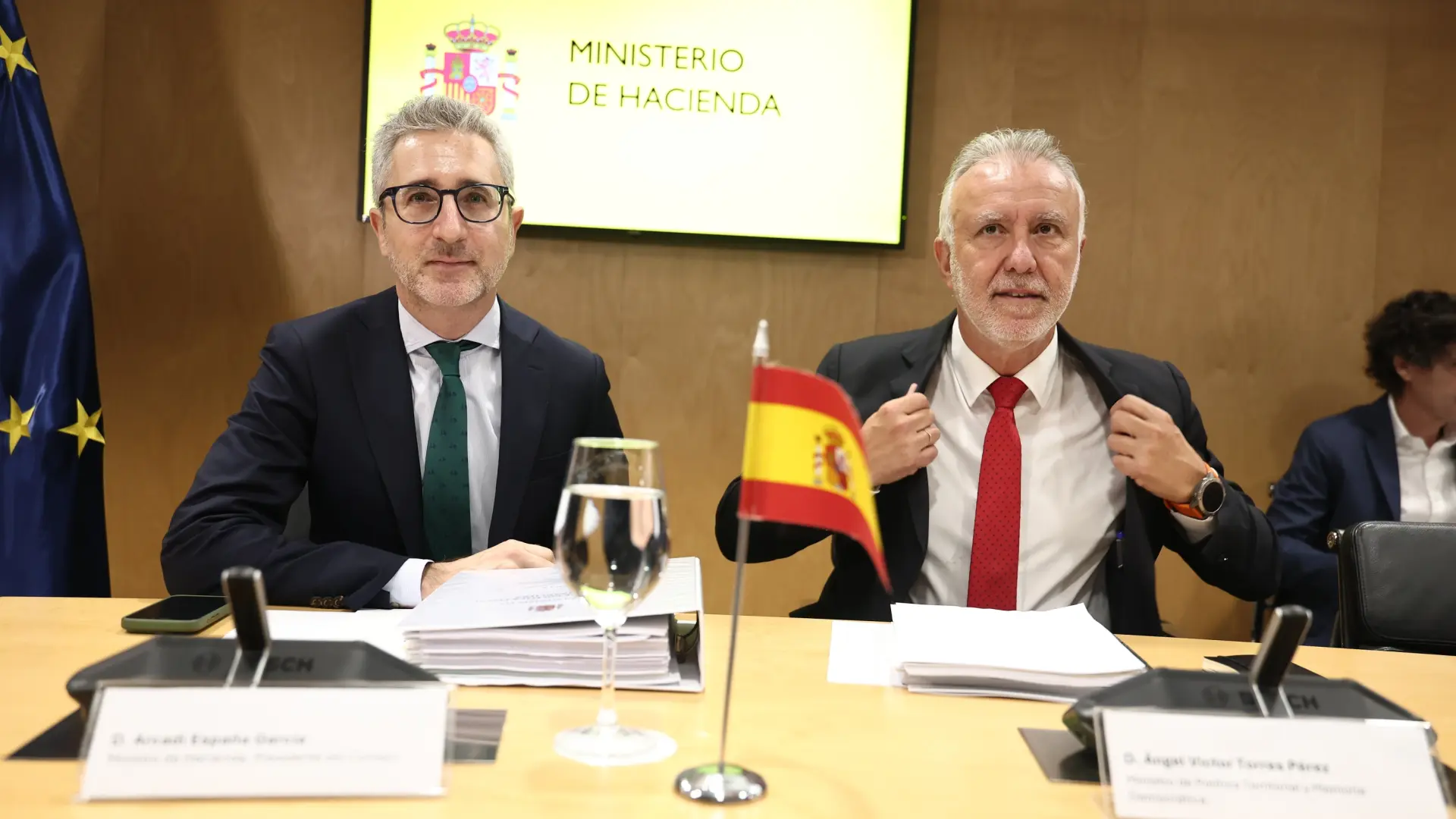 Hacienda propone limitar el déficit de las autonomías al 0,1% hasta el año 2029 y el bloque del PP lo rechaza: "Nos asfixia, es un paripé"