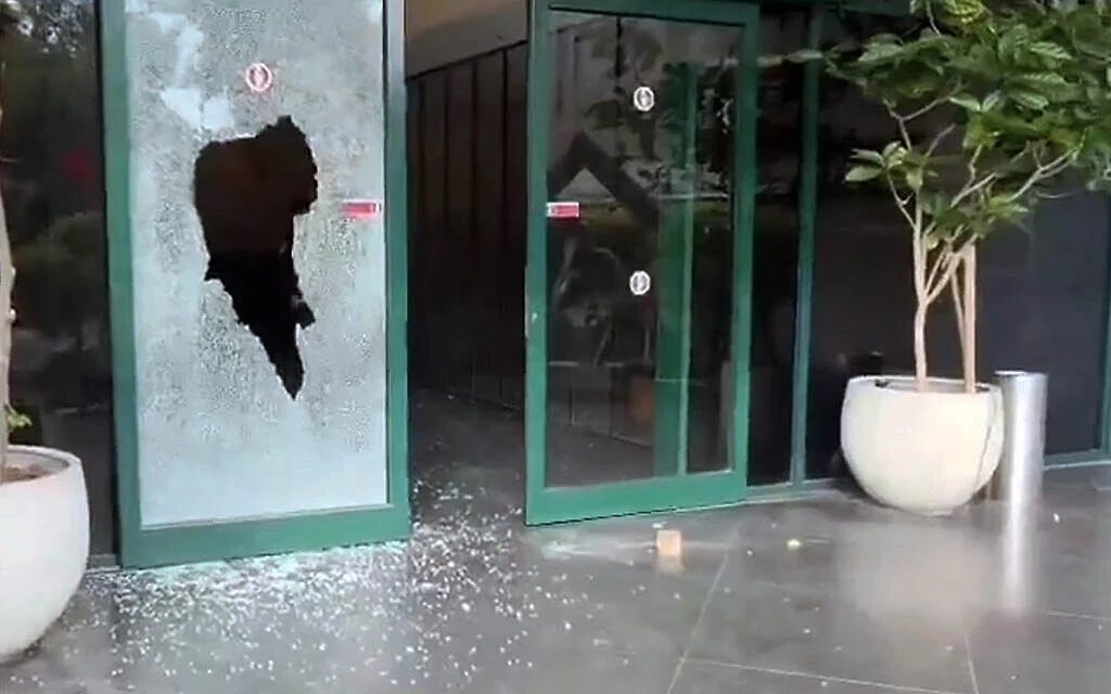 Door to Channel 12 news offices smashed by masked assailant in Tel Aviv