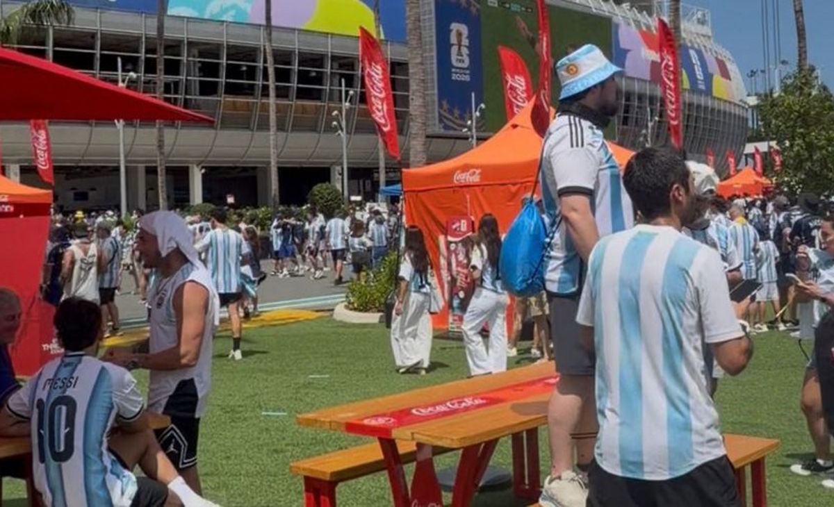 Argentina-Cabo Verde: la hinchada argentina le pone color a la previa