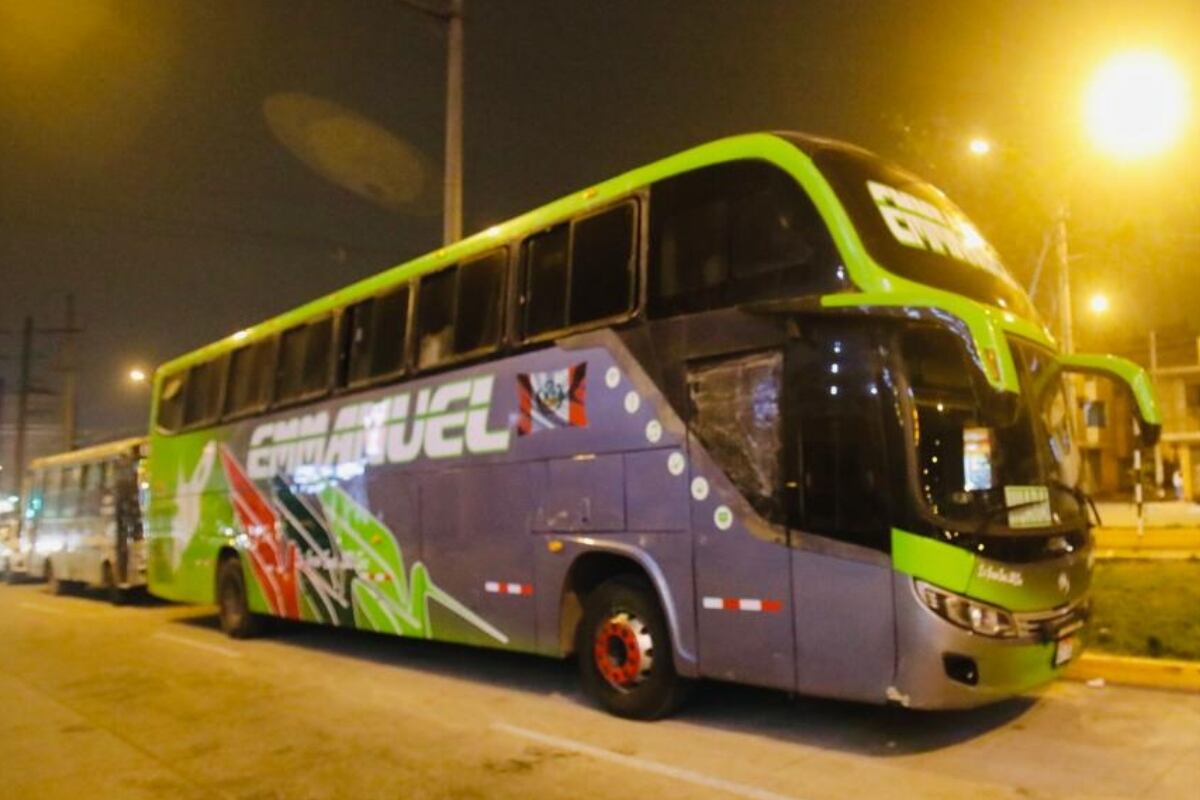 Comas: delincuentes atacan a balazos bus interprovincial lleno de pasajeros