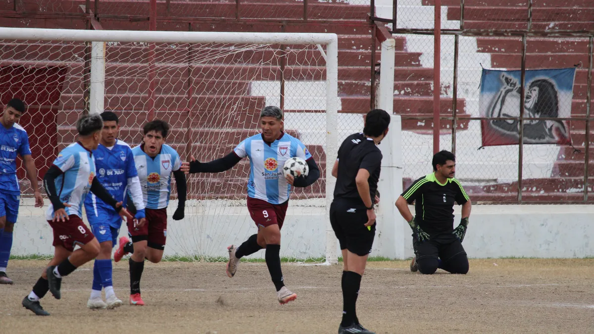 Torneo Clausura: Alianza fue un festival con la música de Luciano Riveros