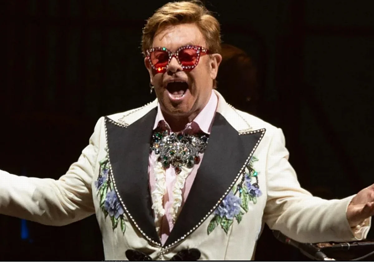 Elton John regresa a los escenarios y seguirá dando conciertos después de muerto