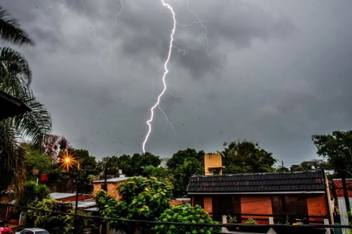 La inestabilidad se intensifica en Misiones y rige una alerta amarilla por tormentas