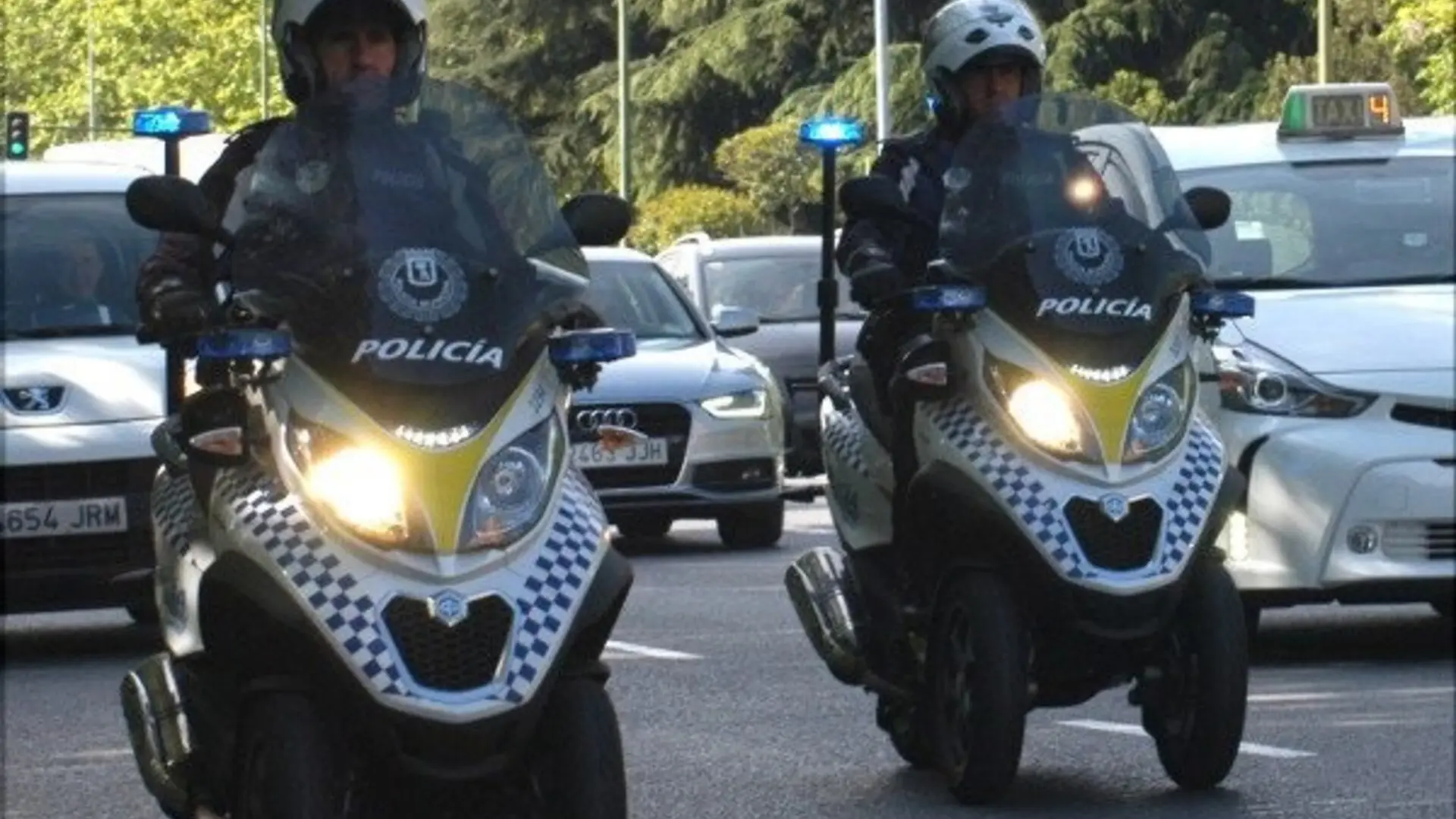 Un policía municipal de Madrid atropella con su moto a tres jóvenes en Gran Vía durante el Orgullo