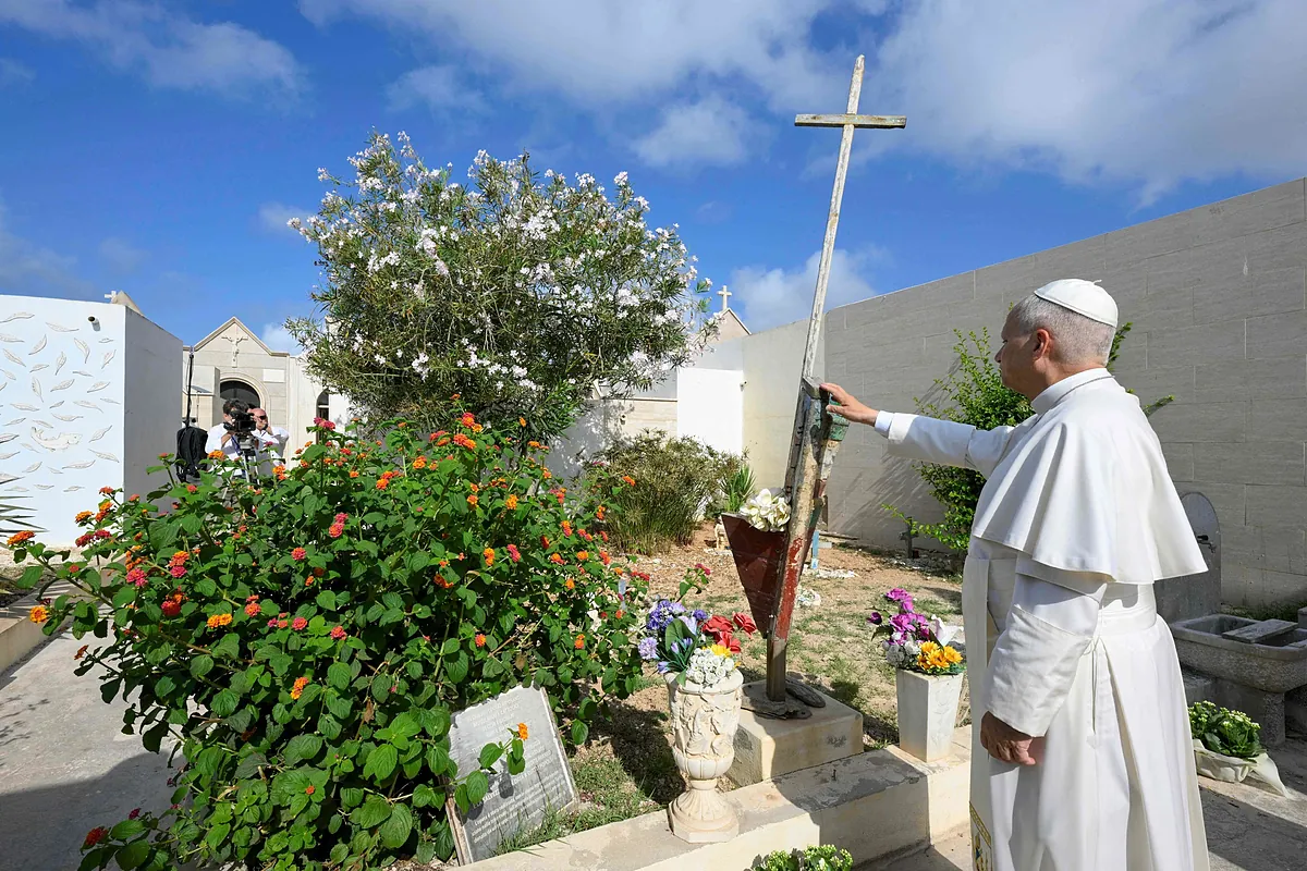 El Papa en Lampedusa: "Europa es responsable de los migrantes"