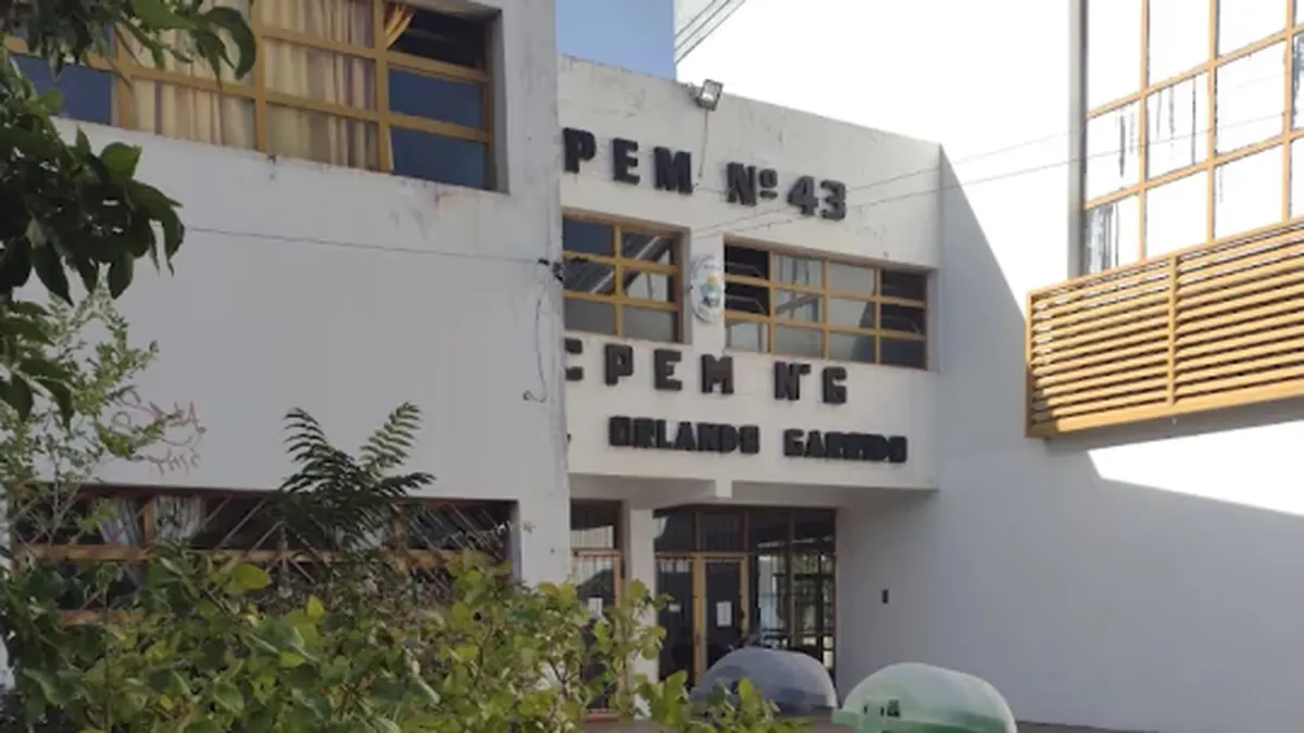 Neuquén: un alumno fue armado al colegio y baleó a un compañero