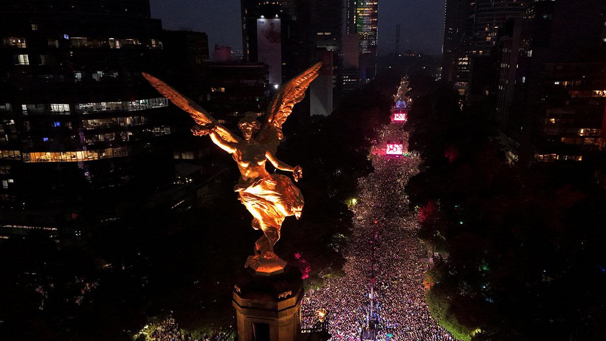 "¡Qué locura!", así reaccionó el mundo a los festejos en el Ángel de la Independencia