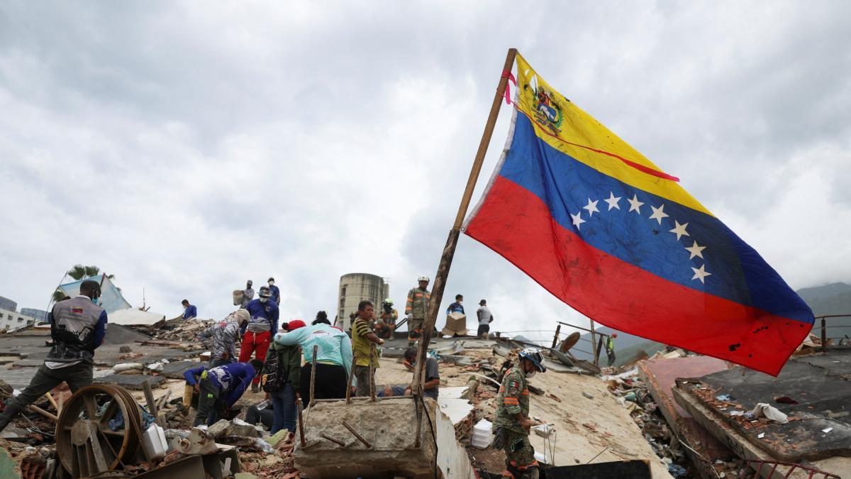 Sube a casi 3 mil el número de muertos por terremotos en Venezuela