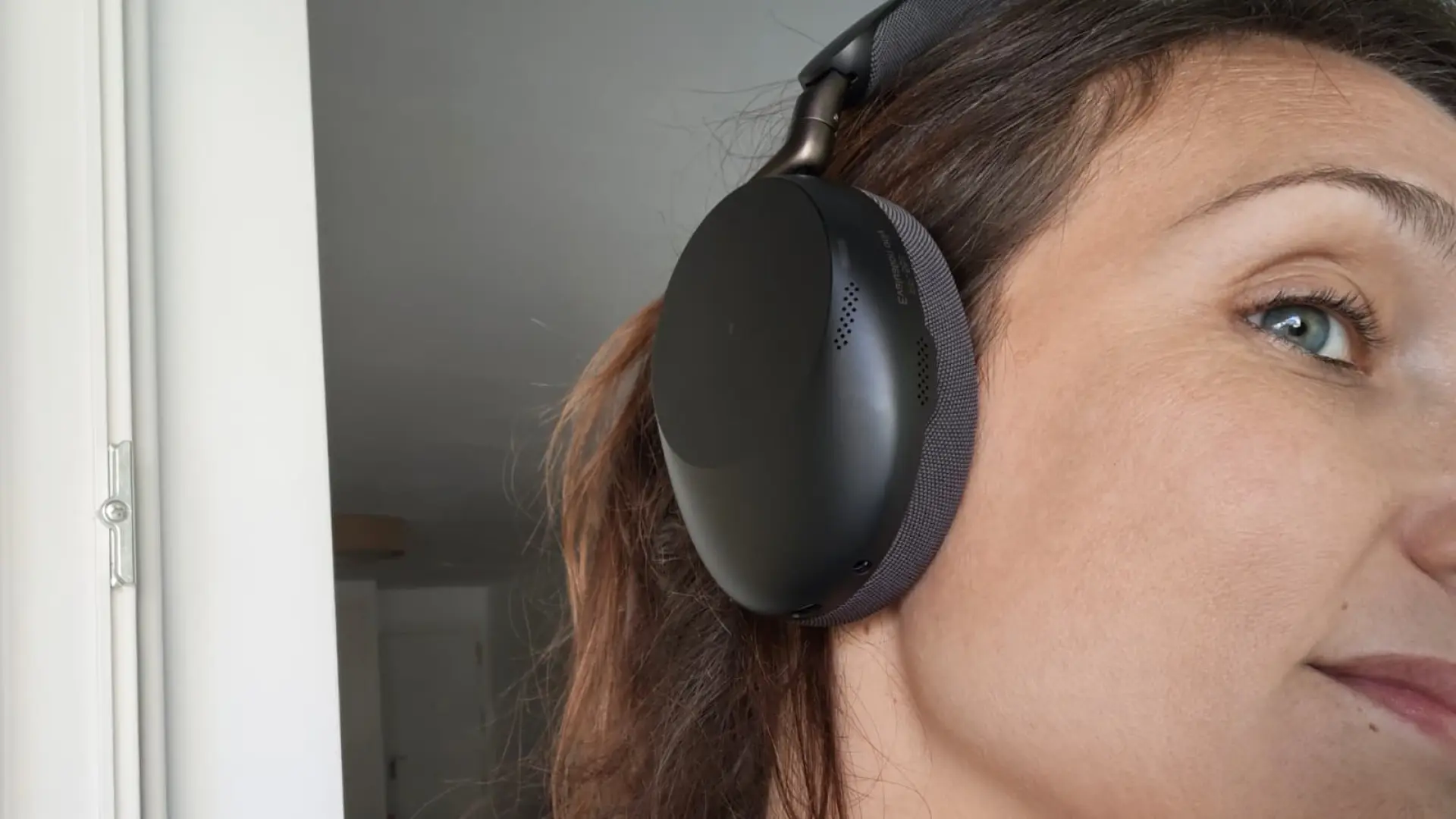 Jabra Evolve3 85: unos auriculares profesionales que querrás seguir usando al salir de la oficina