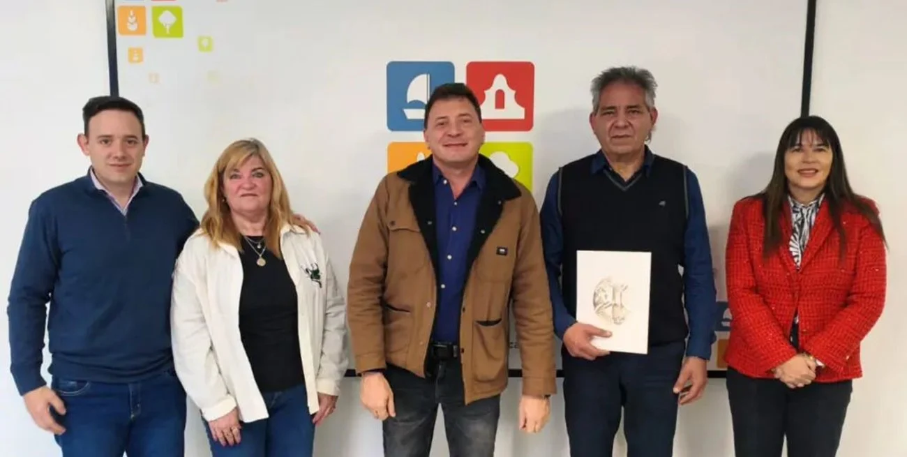 San Lorenzo reconoció la trayectoria cultural del músico y escritor Carlos Panario