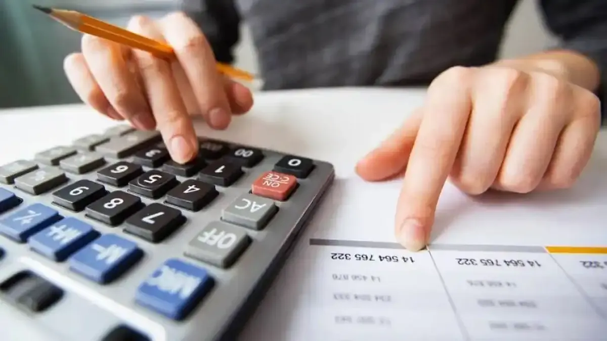 La recaudación tributaria volvió a perder contra la inflación en junio y cayó en términos reales