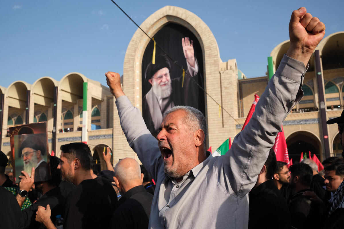 Así fue el funeral de Alí Jamenei en Irán: millones van a despedirlo