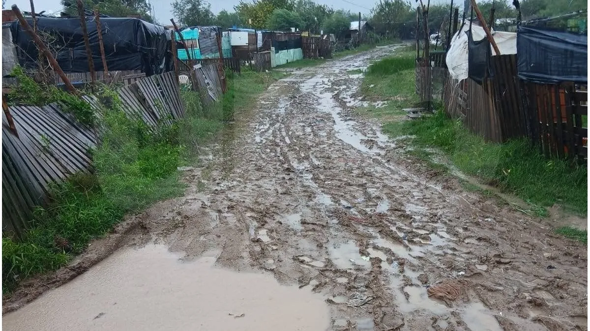 Paraná: el drama de 36 familias aisladas por el barro y la oscuridad