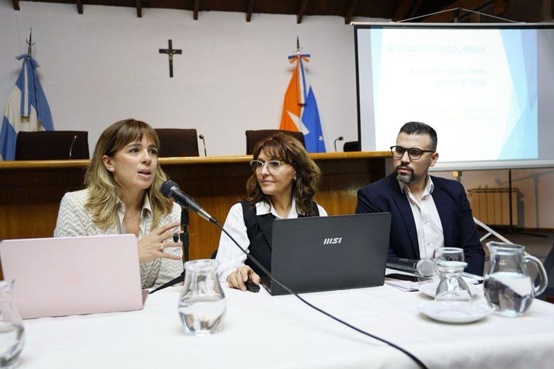 Presentaron una app para mejorar la comunicación entre padres