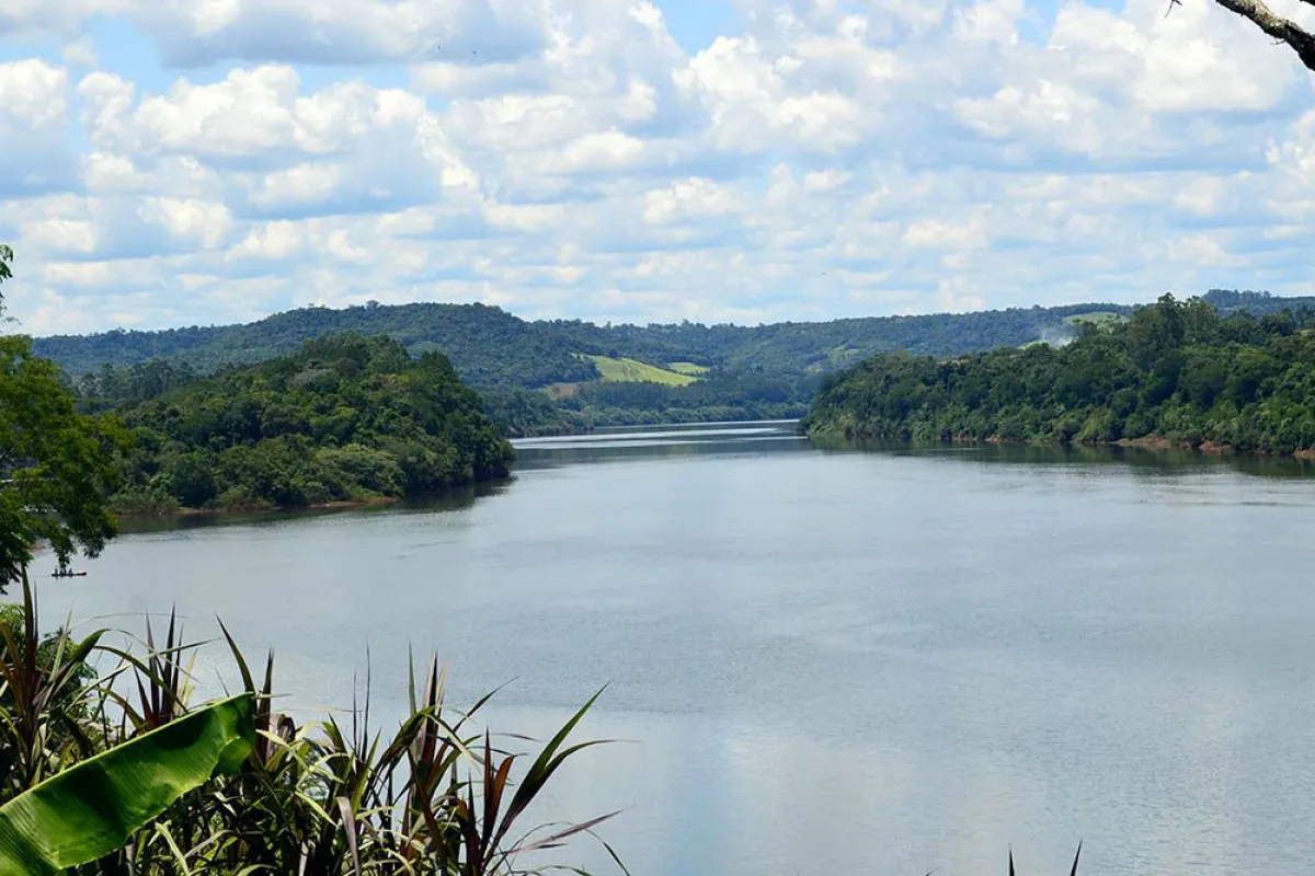El Niño se instala en Misiones, crece el río Uruguay y refuerzan operativos