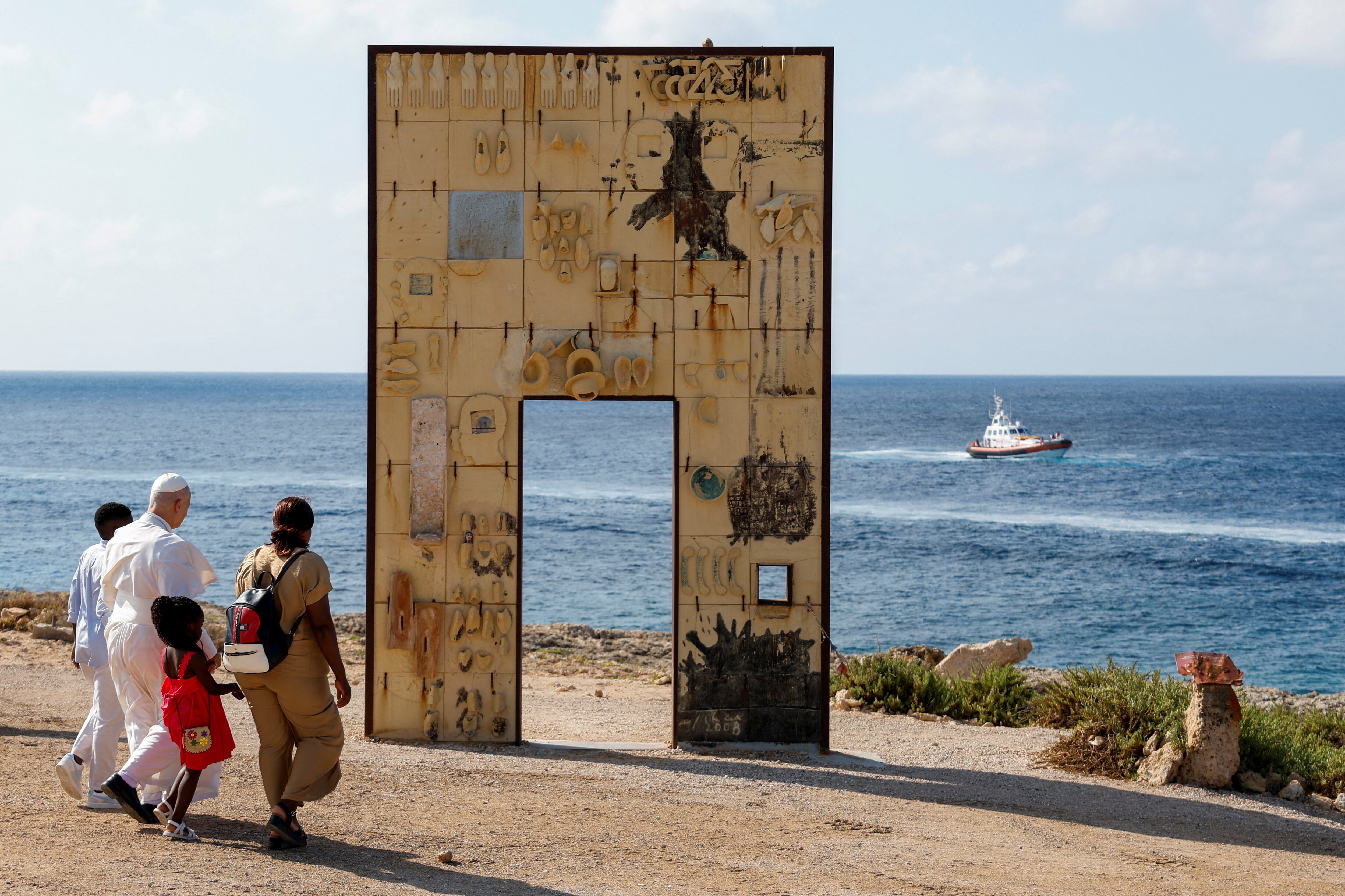 El Papa censura en Lampedusa la política migratoria de la UE: "Los muertos en este mar son víctimas de decisiones tomadas u omitidas"