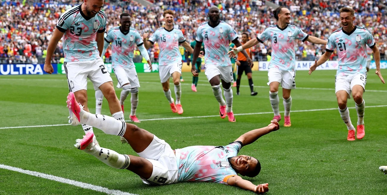 Bélgica le ganó un partido increíble a Senegal y se instaló en los octavos de final del Mundial