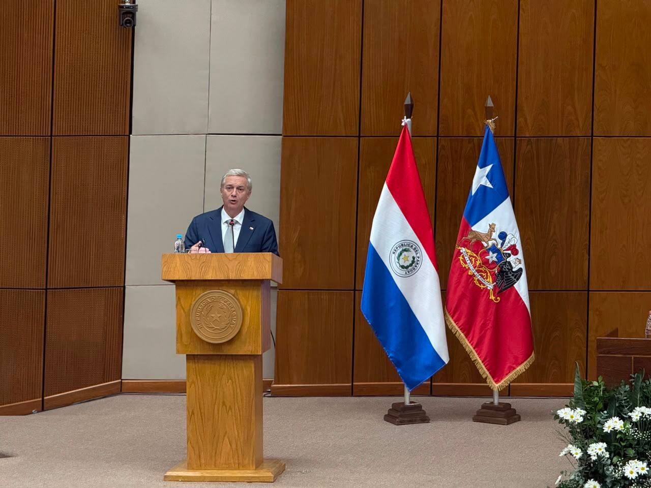 Kast expone ante el Congreso paraguayo y afirma que el país es un ejemplo regional: "Bajando impuestos han crecido"