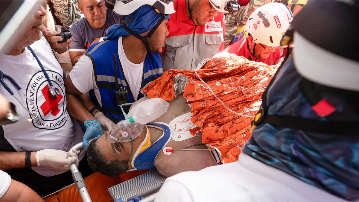 Milagro en Venezuela: rescataron con vida a un hombre que pasó ocho días bajo los escombros