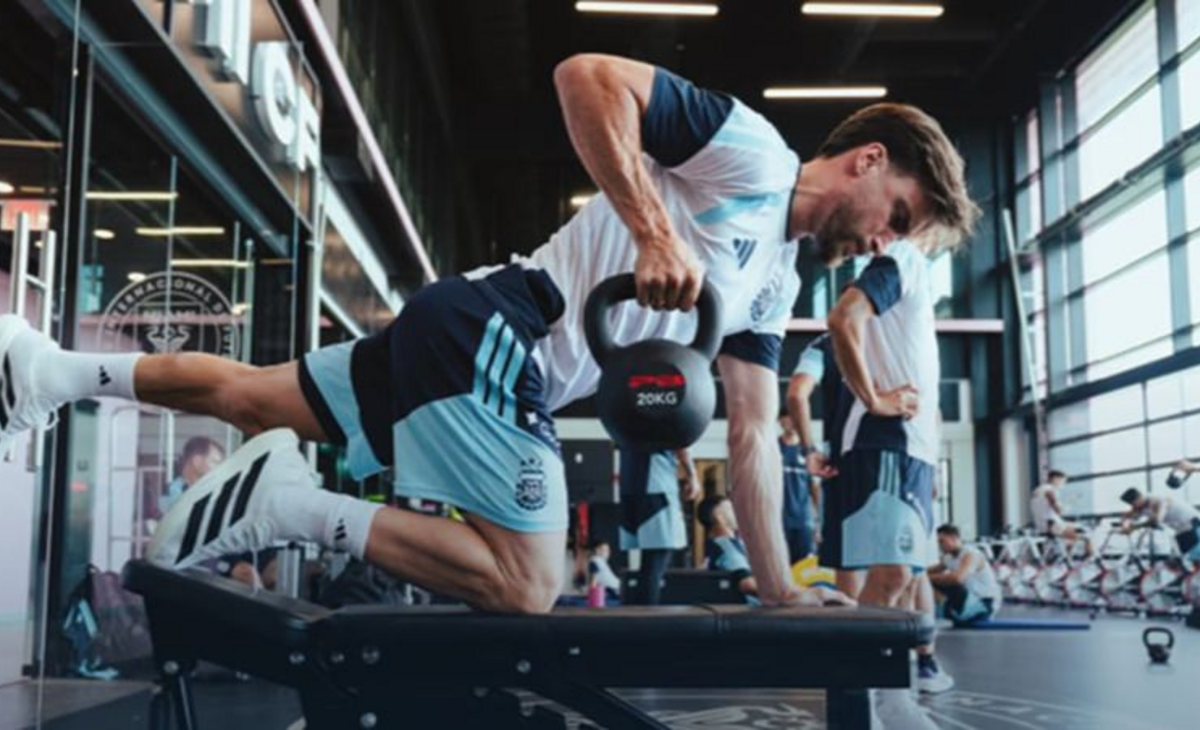 La Selección argentina se entrenó bajo techo por una fuerte tormenta eléctrica