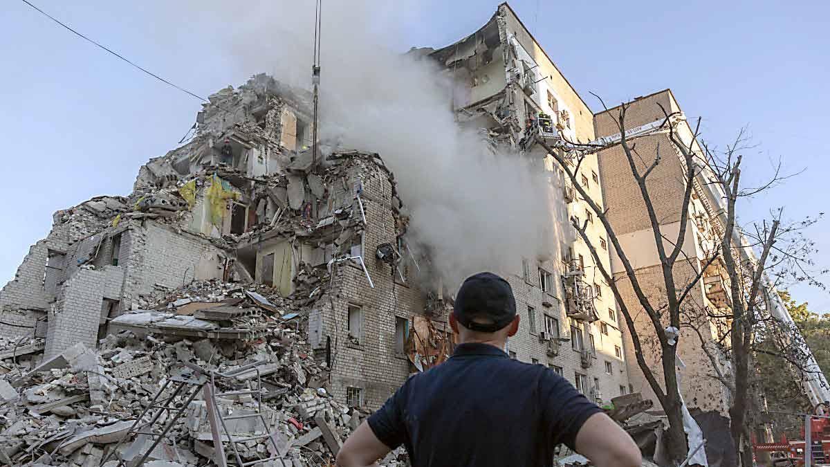 Ataque masivo de Rusia a Kiev deja 13 muertos; "El peor desde que inició la guerra"