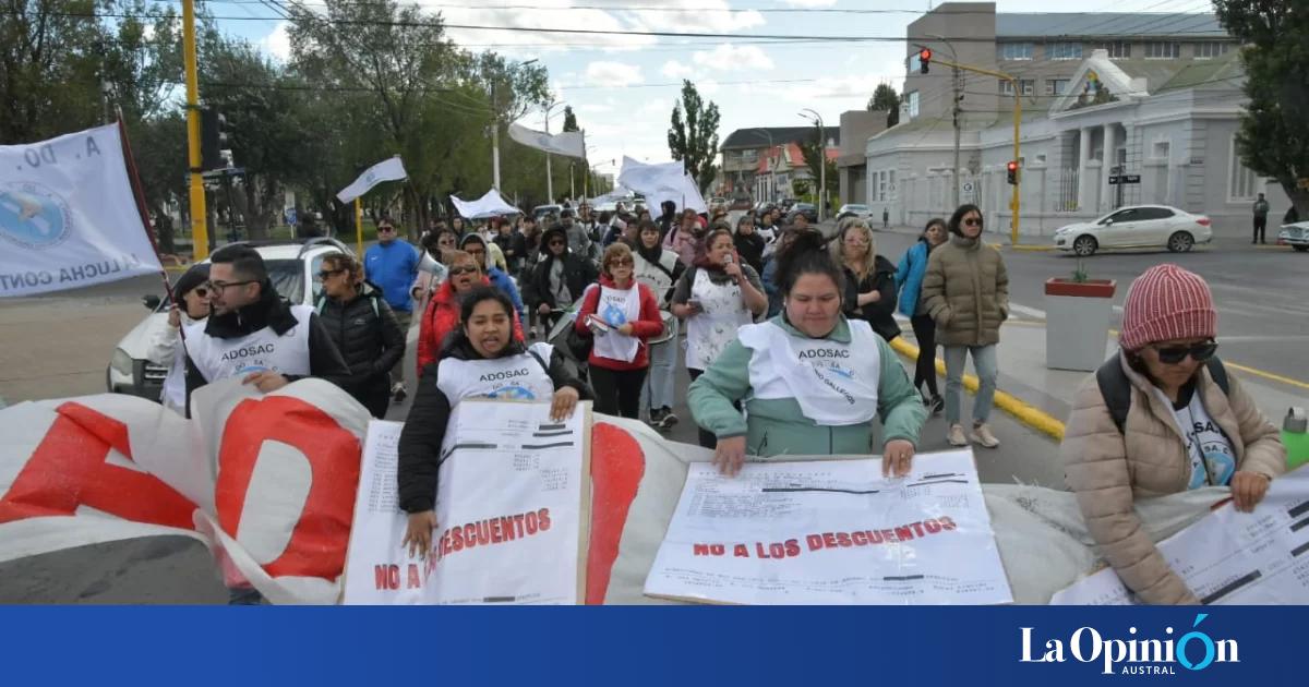 ADOSAC convocó a un paro de 72 horas y profundiza el conflicto en Santa Cruz