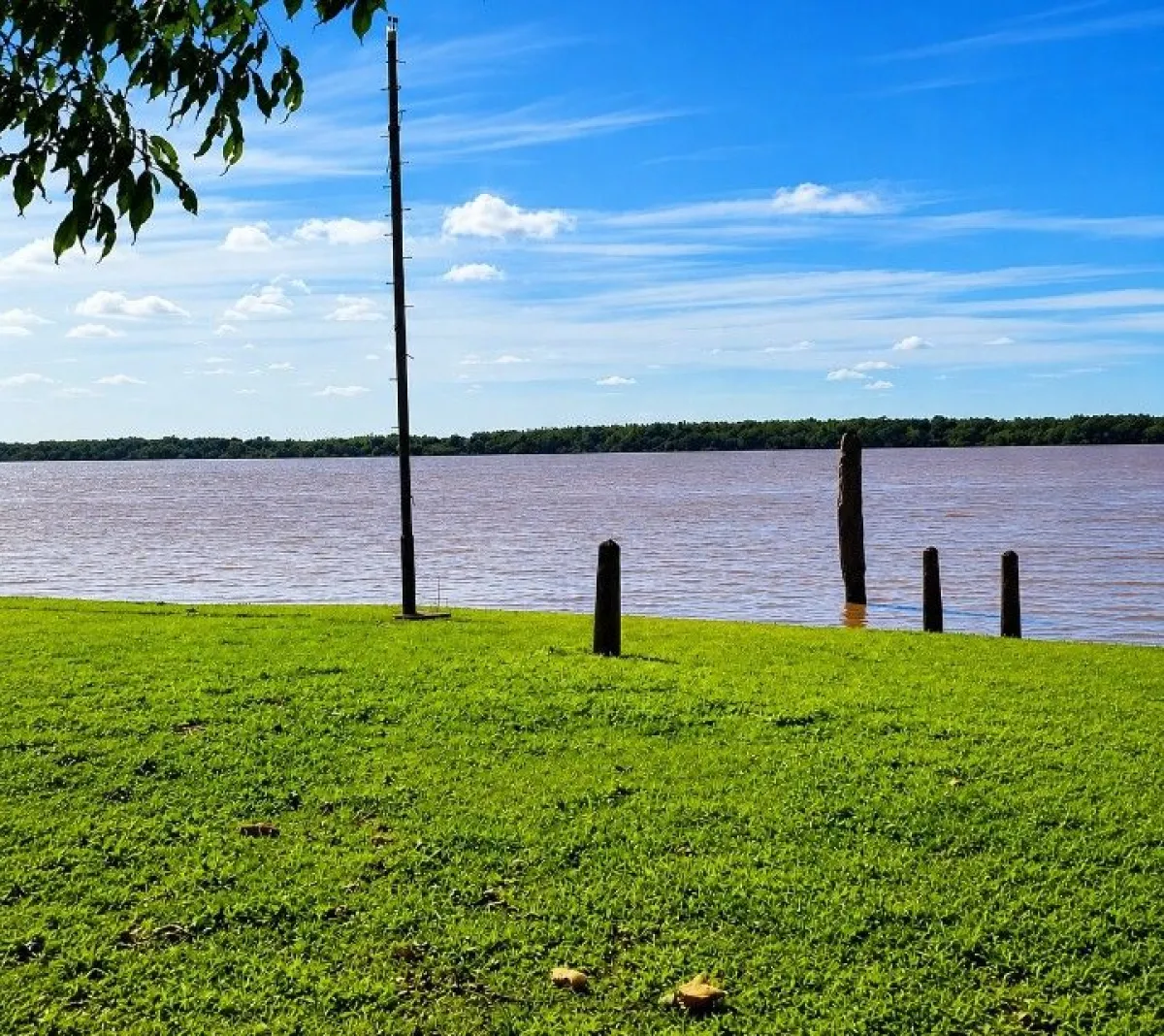 El río Uruguay sigue creciendo en Santo Tomé y alcanzó los 9,66 metros