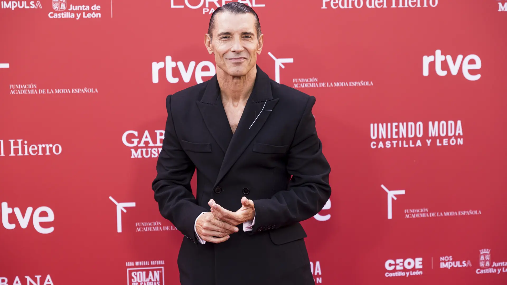 Jesús Vázquez se quita la ropa en pleno 'photocall': "Espectacular"