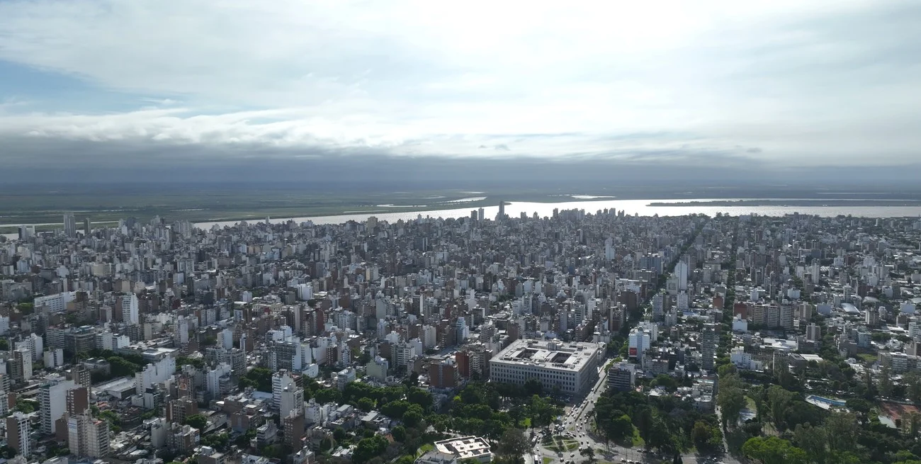 Deudas, refinanciaciones y estafas: la crisis redefine los reclamos de los consumidores en Rosario