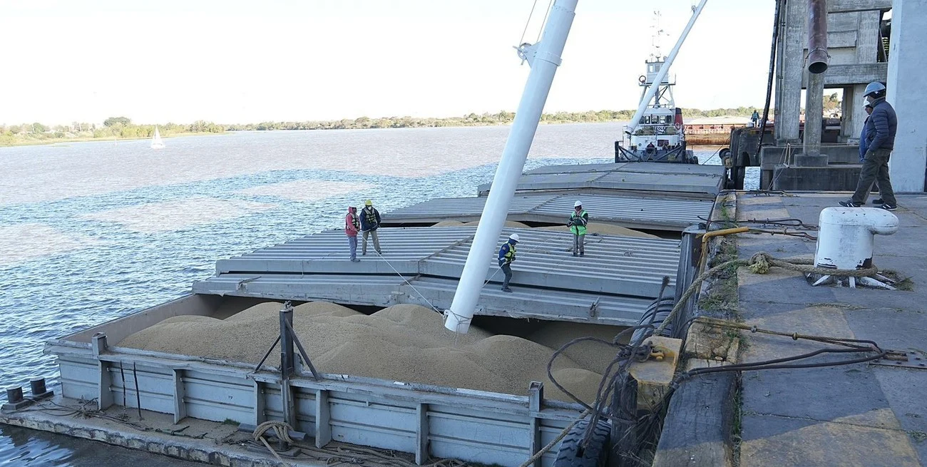 El Puerto de Santa Fe impulsa su operatividad con un nuevo embarque de 8.000 toneladas de soja