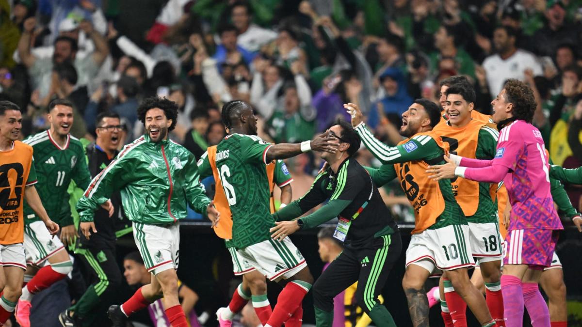 Gol de Quiñones frente a Ecuador provoca