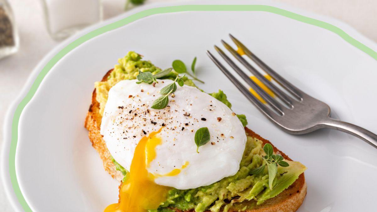 ¿Huevos pochados como en restaurante? El truco casero que debes conocer