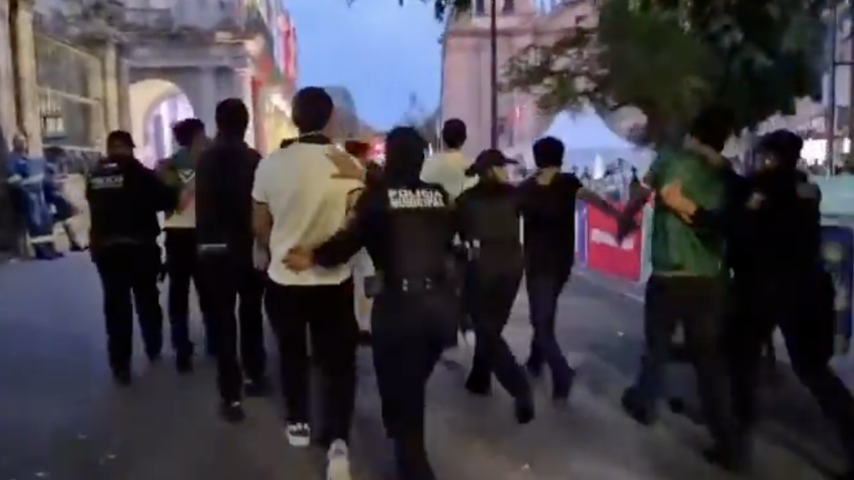 Intento de portazo en Fan Fest de Guadalajara deja 15 detenidos y dos policías heridos
