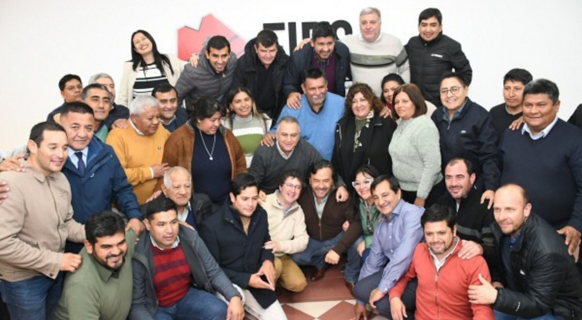 Sáenz llamó a los intendentes a defender el federalismo