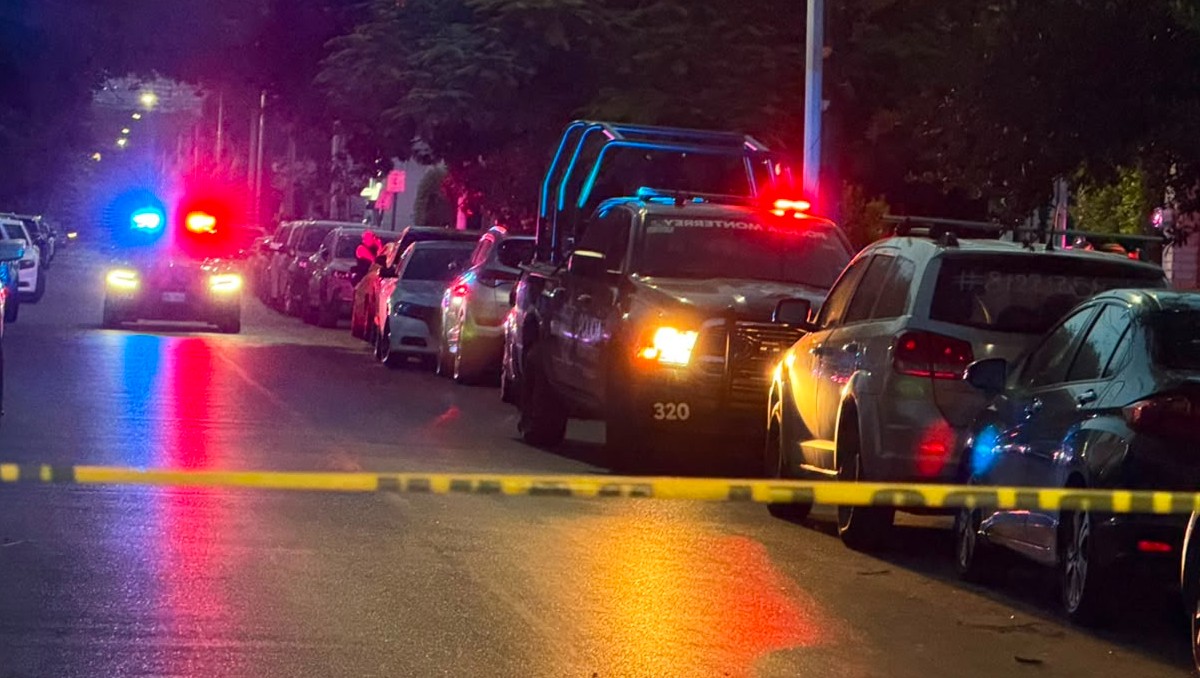 Mujer encuentra a su esposo muerto en Mitras Centro en Monterrey