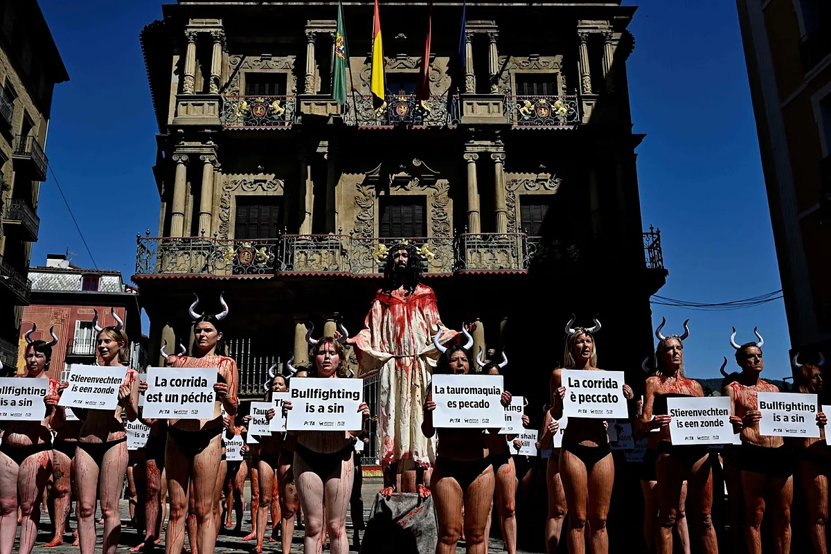 PETA denuncia que la tauromaquia en los Sanfermines es una "burla a los valores católicos"